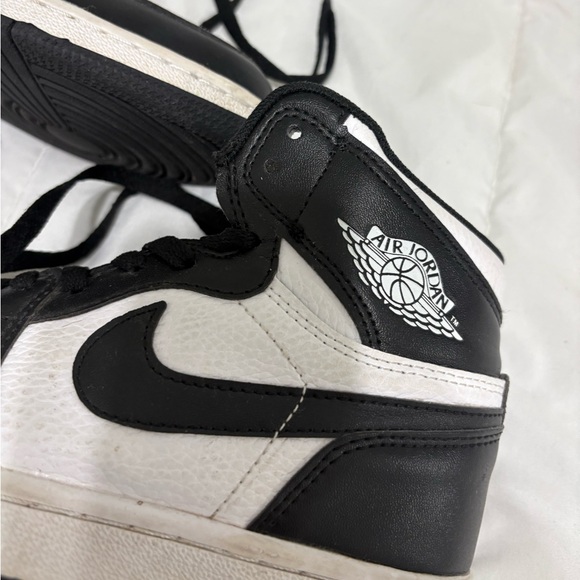 Nike Jordan 1 Black and White Women Sneakers - Picture 2 of 6